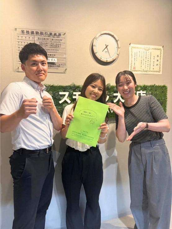 スタッフ2人と女性のお客様